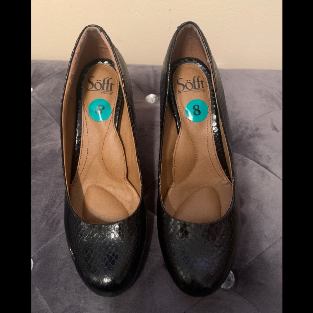 Leather black heels by Sofft